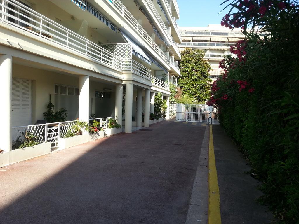 דירות ז'ואן-לה-פינס Le Palais Du Tropique מראה חיצוני תמונה